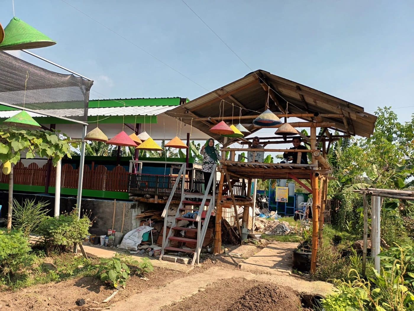 Saung bambu di lingkungan panti